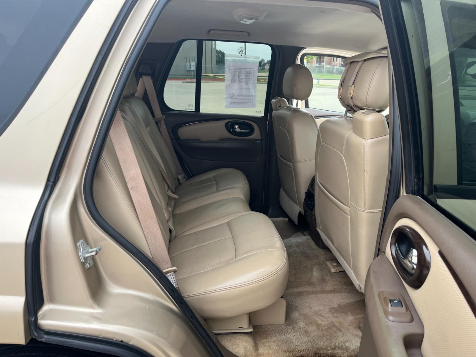 2007 GOLD /TAN Buick Rainier CXL (5GADS13S172) with an 4.2L L6 DOHC 24V engine, 4-Speed Automatic transmission, located at 14700 Tomball Parkway 249, Houston, TX, 77086, (281) 444-2200, 29.928619, -95.504074 - Photo #12